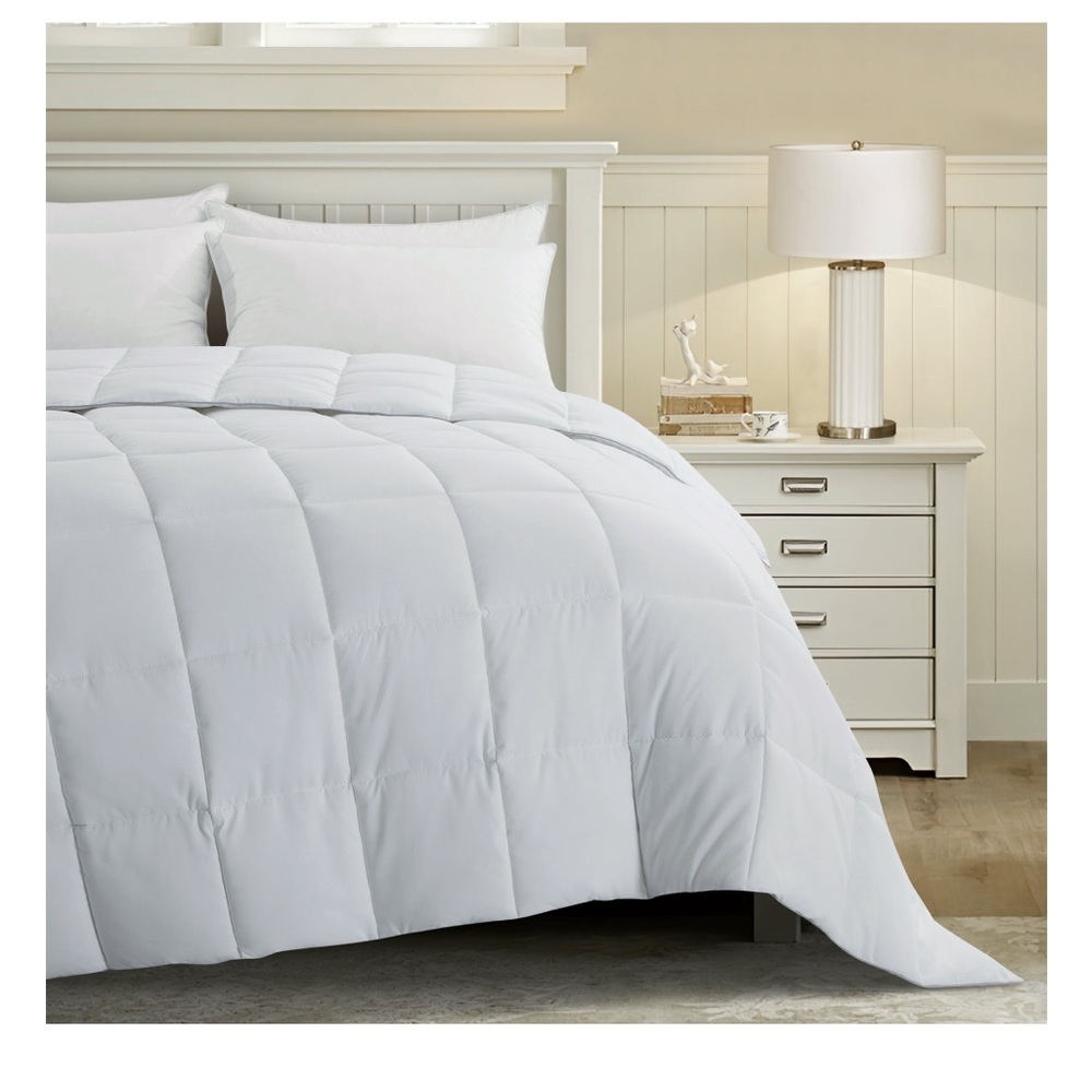 White Comfy Loft Down Alternative Blanket